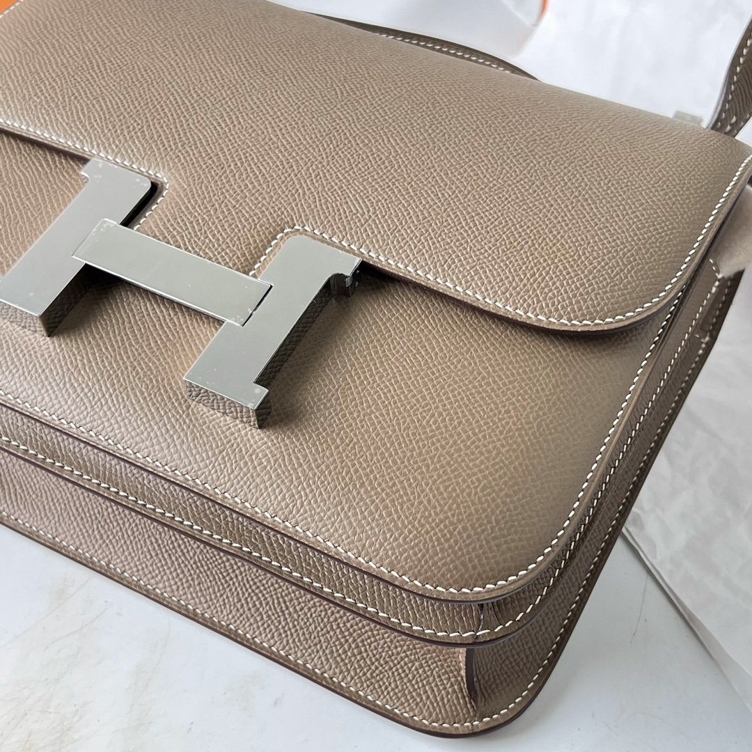 Hermes Constance 24cm Shoulder Bag In Etoupe Epsom Leather